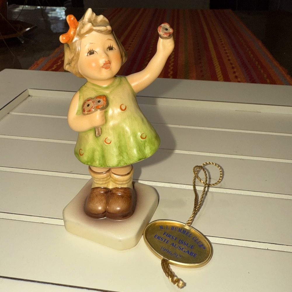 Goebel Hummel “Forever Yours” #014 HUM 793. 3.78” tall original box first issue